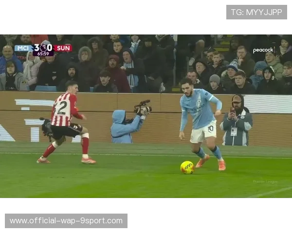 足球强势争顶头球破门:空中艺术的巅峰时刻 足球强势争顶头球破门:空中艺术的巅峰时刻